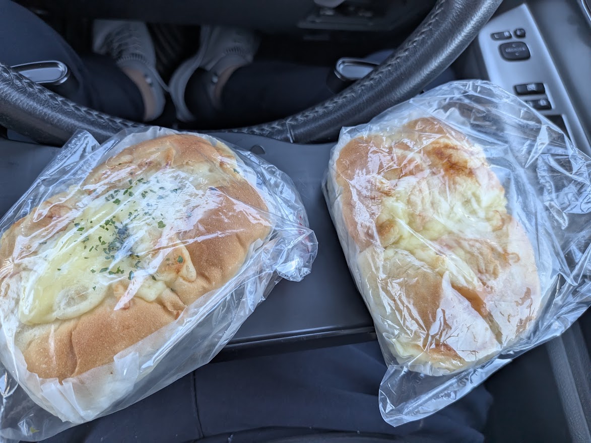 昼食のパン2個