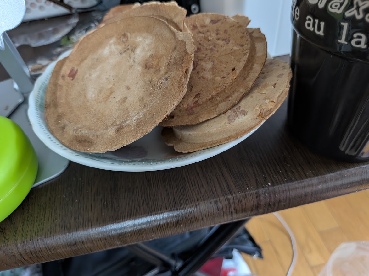 せんべいは写真の一皿分を一人で全部