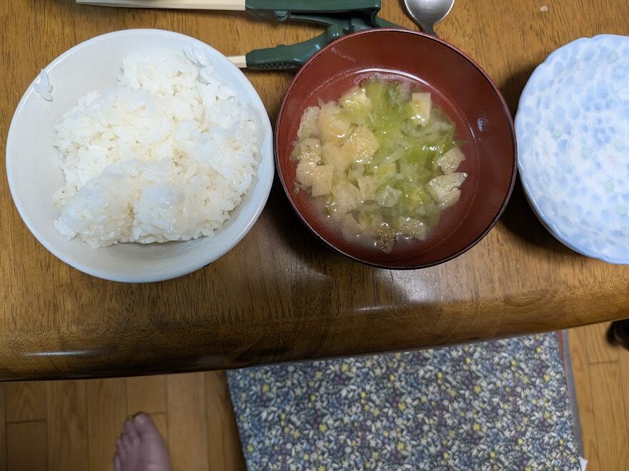 夕食のご飯と汁物