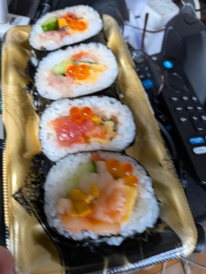 海鮮のり巻きのパック。具が色々入って美味しそう。