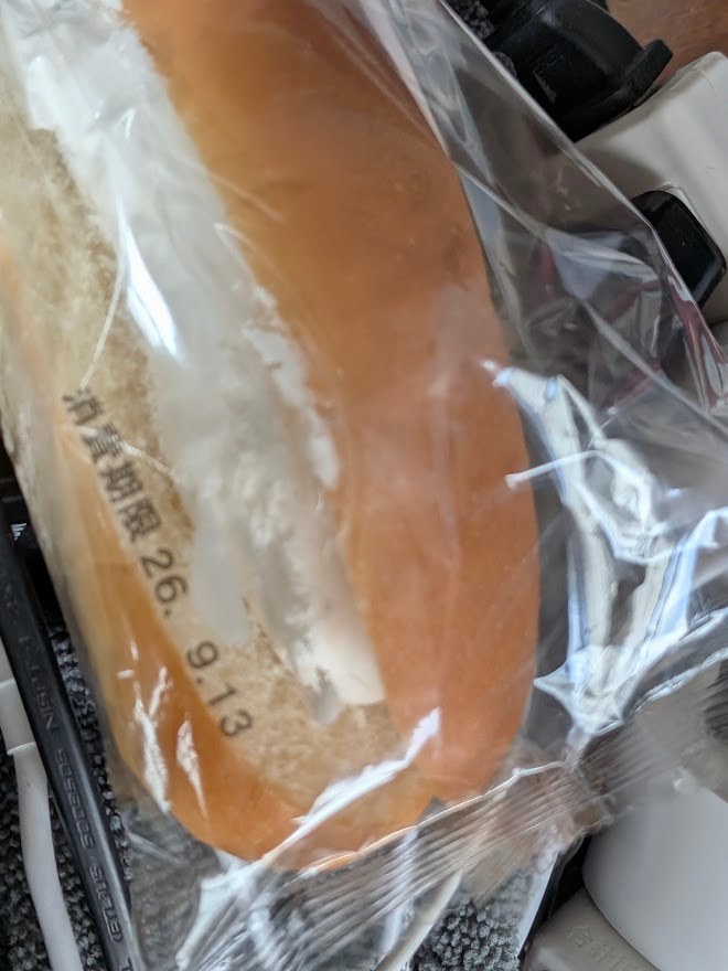 クリームパンの包装。