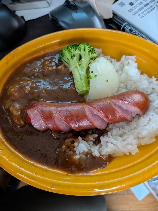 昼のソーセージ入りカレー