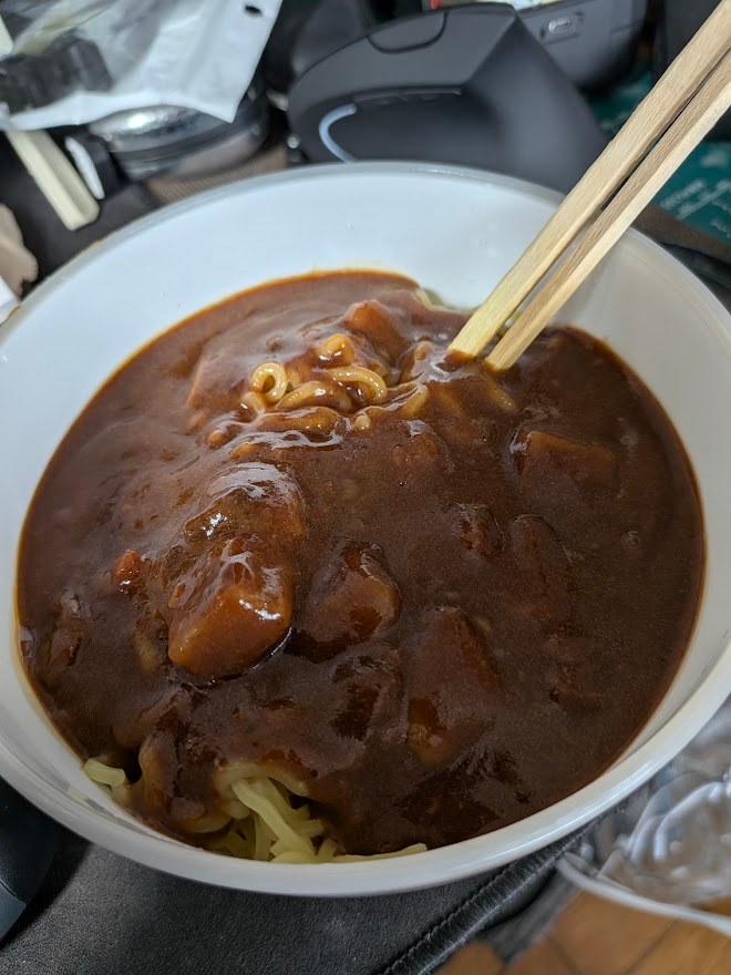 カレーラーメン(麺にカレーをかけて)