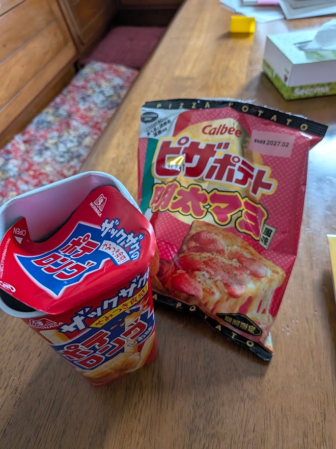 ポテロング(しお味)とピザポテト(明太マヨ味)