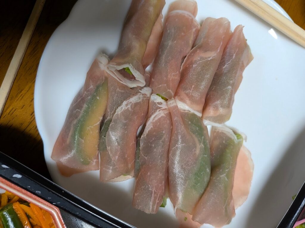 生ハムで包んだ野菜の小皿
