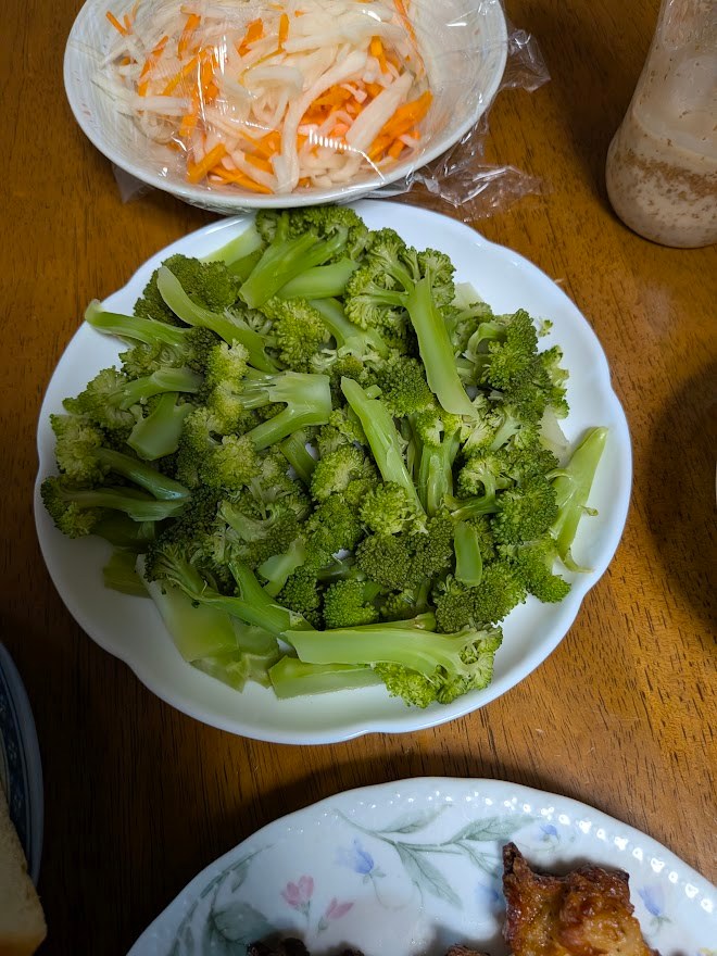ブロッコリーの蒸し野菜がたっぷり