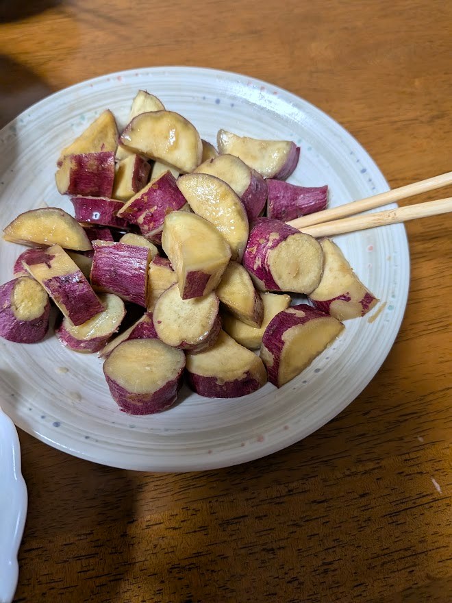 酒・醤油・みりんで味付けしたサツマイモ