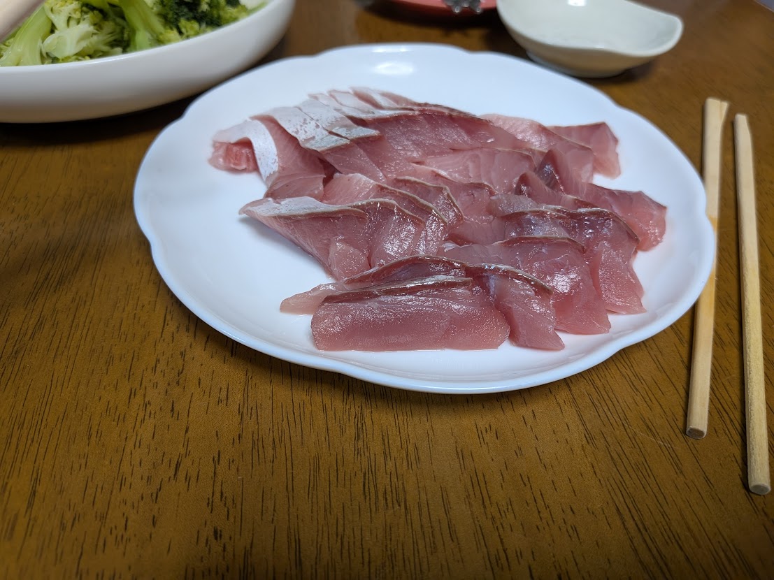 3人で分けて食べたブリのお刺身