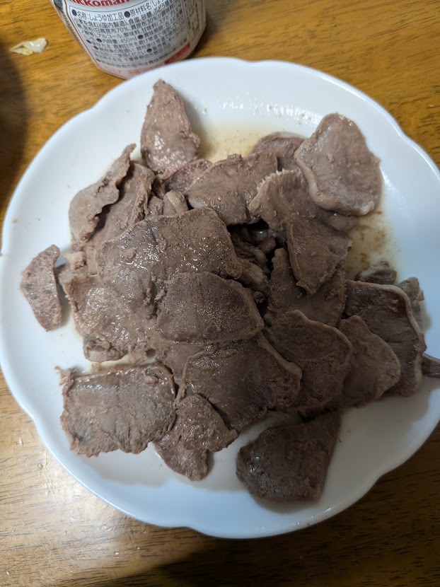 3人で分けた豚タンの塩焼き