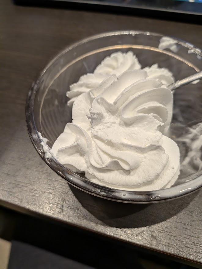 ふんわりとした白いクリームの一枚
