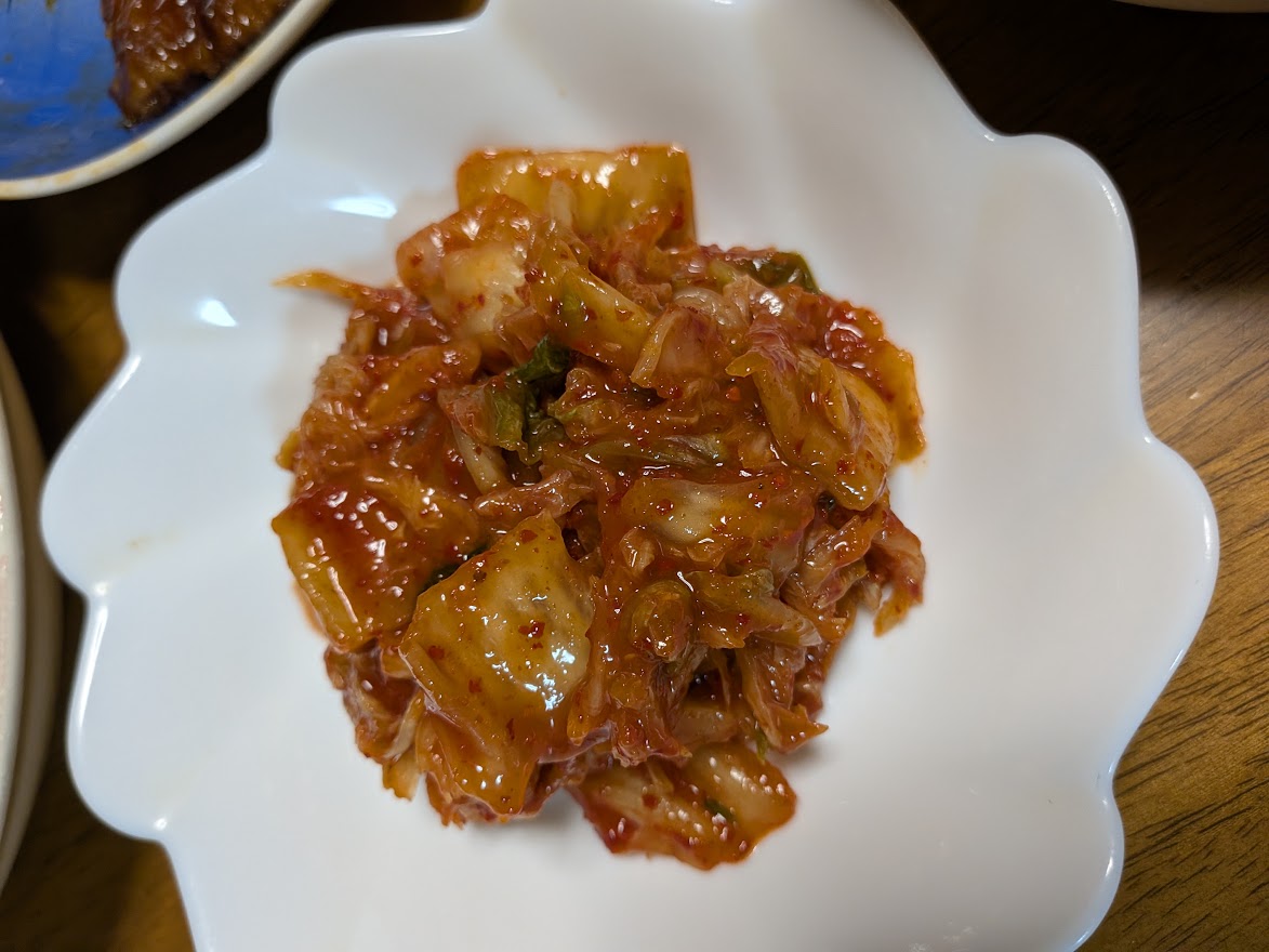 夕食に並んだ赤いおかず