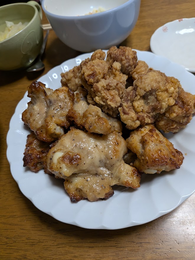 ザンギなどが並ぶお皿
