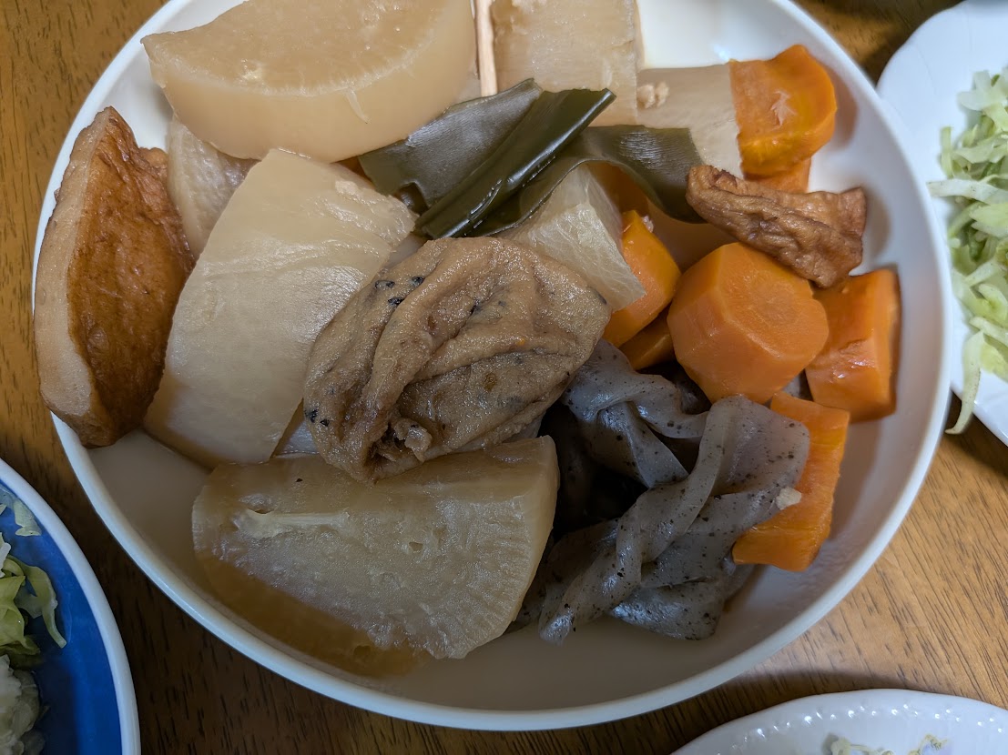 一口ぐらい食べた大皿の煮物