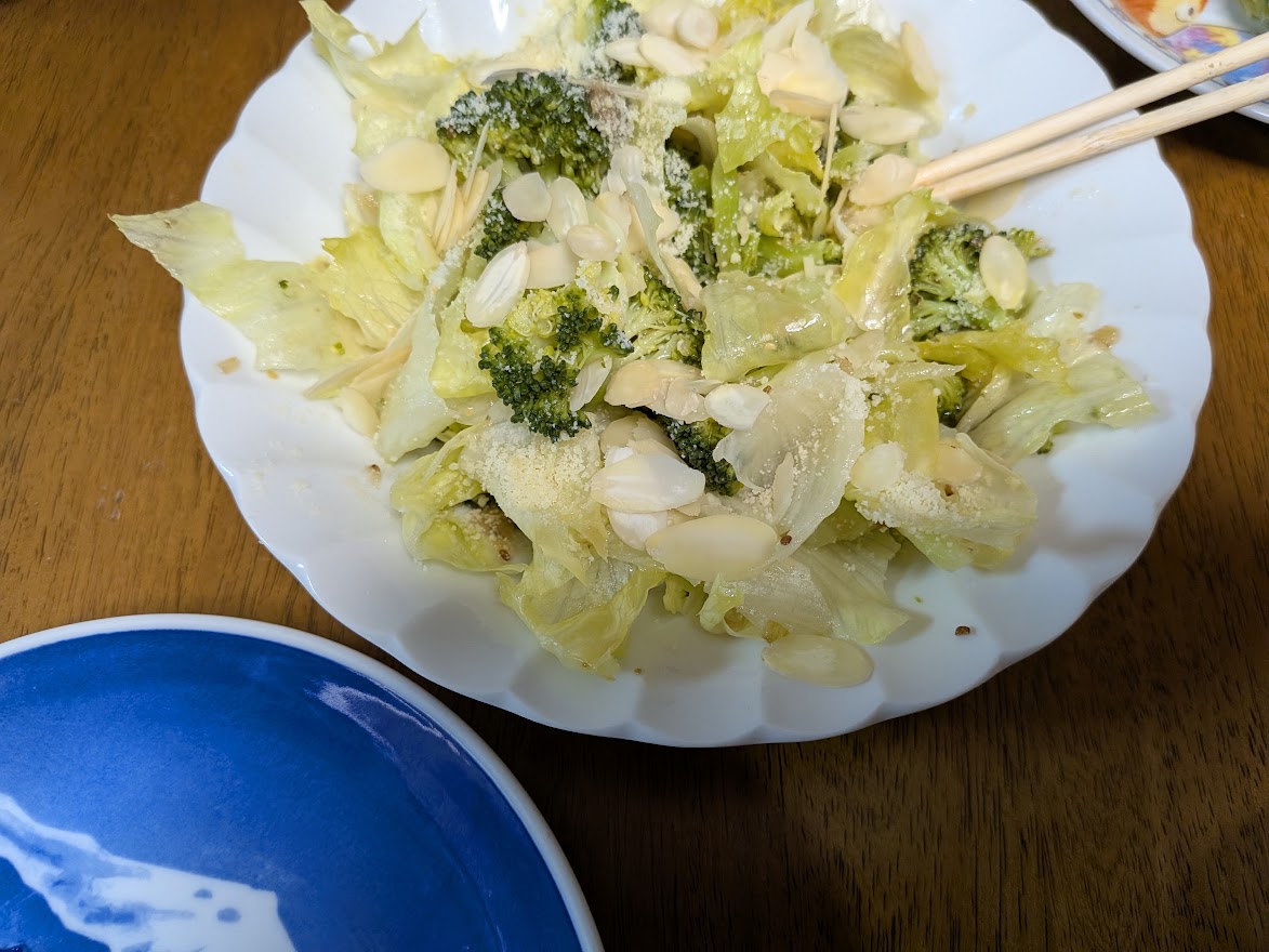 一口食べたサラダ
