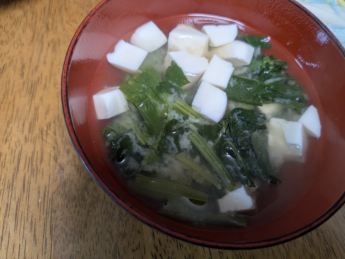 ほうれん草と豆腐のみそ汁1杯