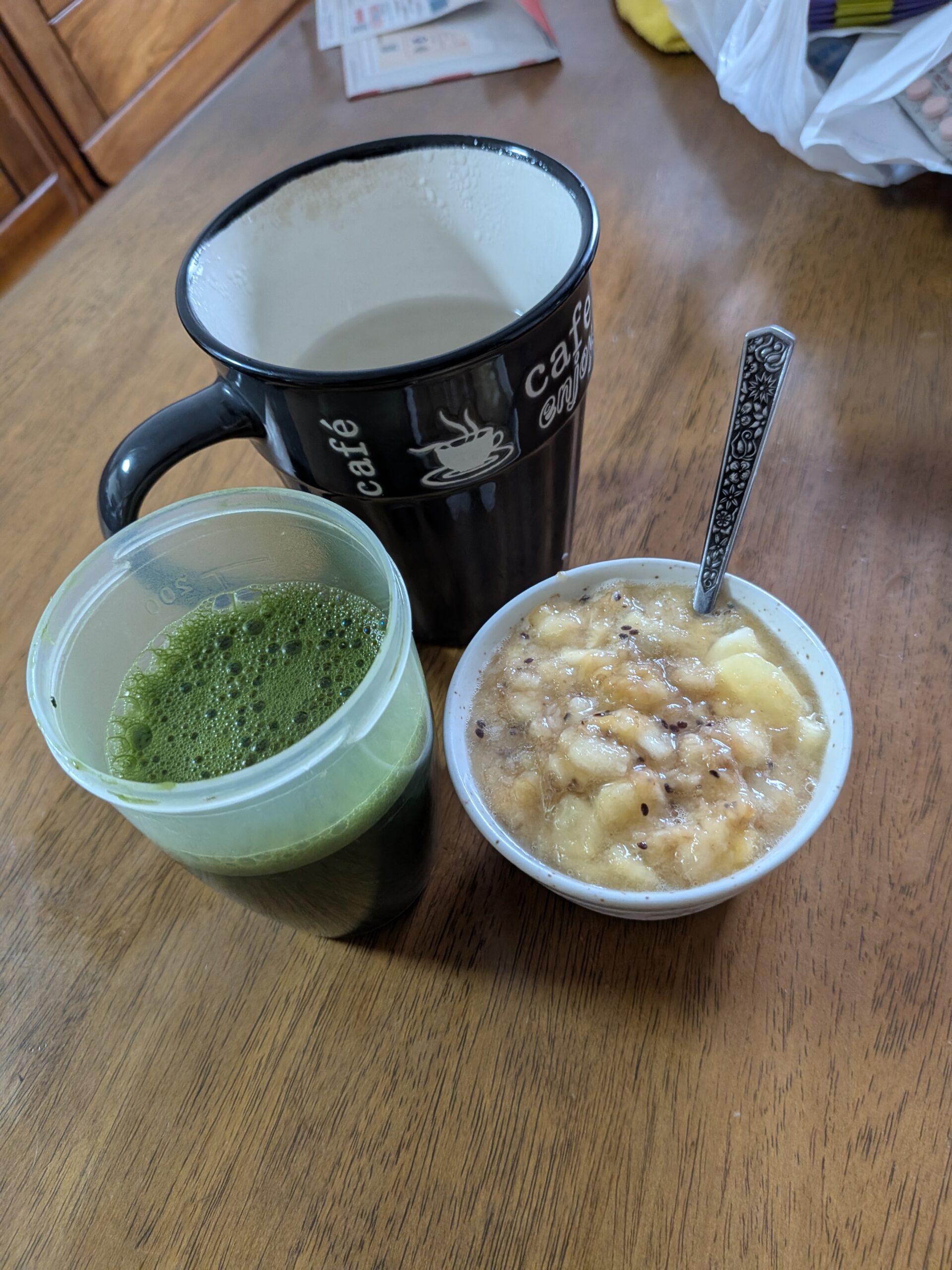 飲み物と小さな器の記録