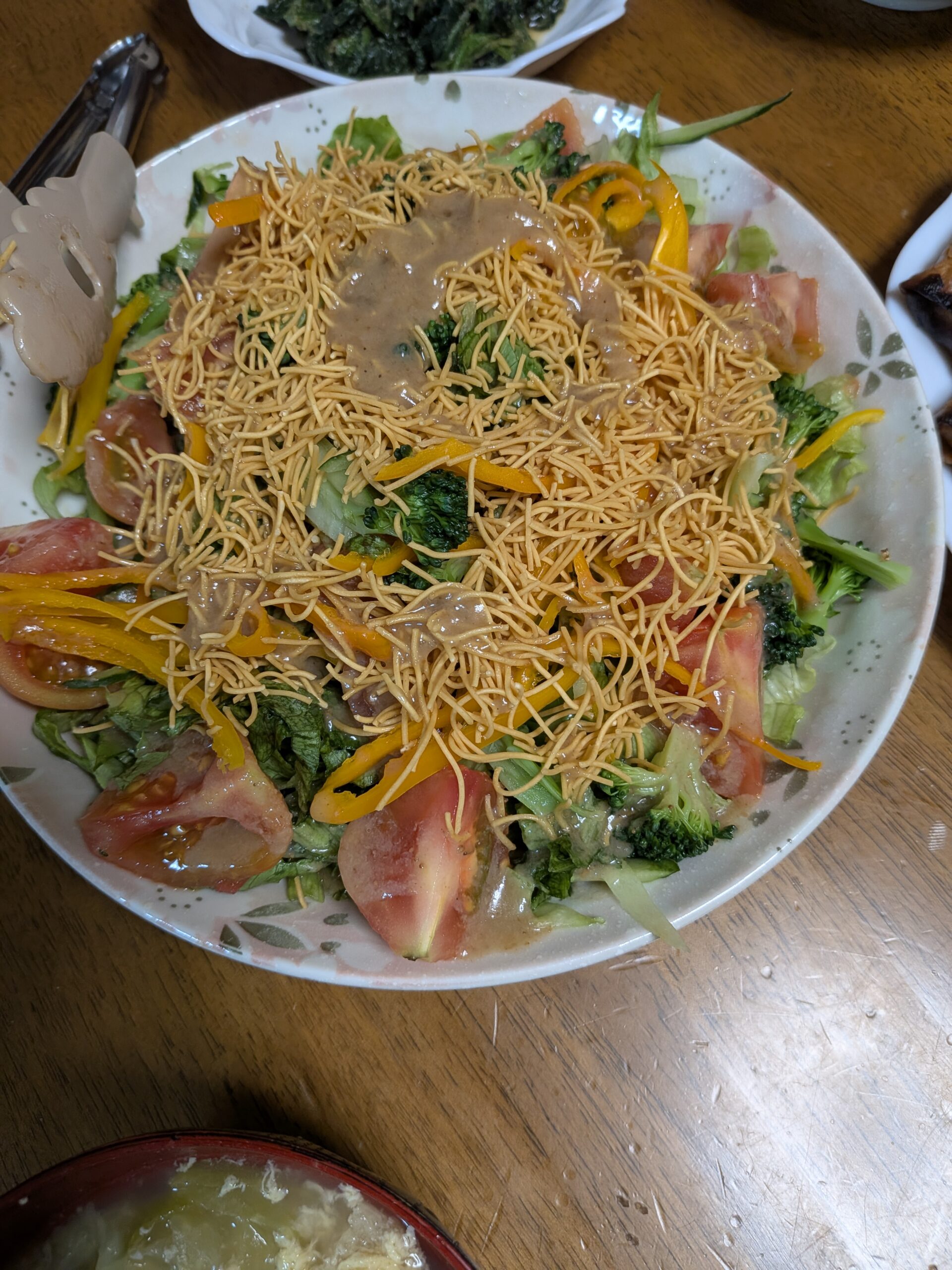 サラダは一口食べました