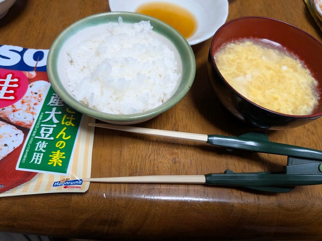ご飯と汁物。