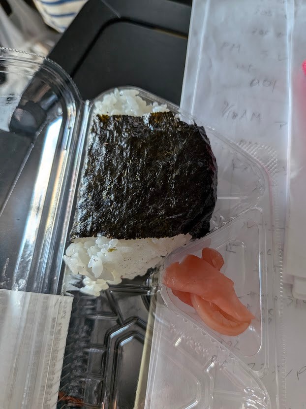 おにぎりのパック。