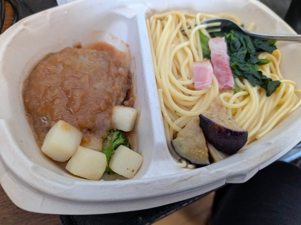 ハンバーグとパスタ
