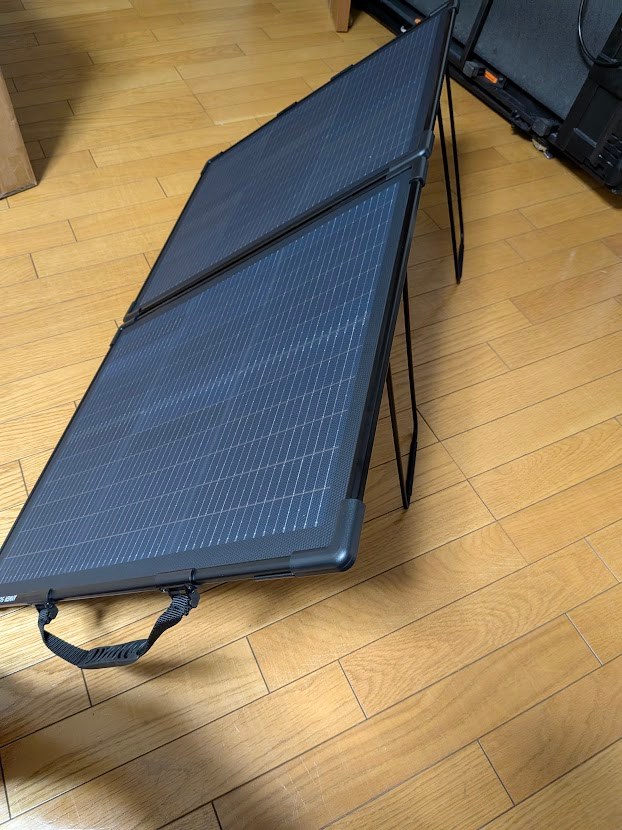広げたソーラーパネル