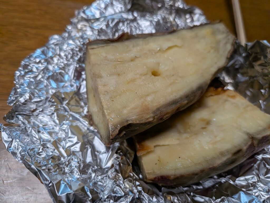 ホイルに包まれた食べ物の写真