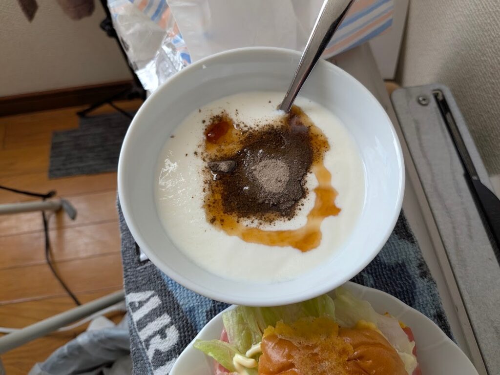 器に盛られた食事の写真