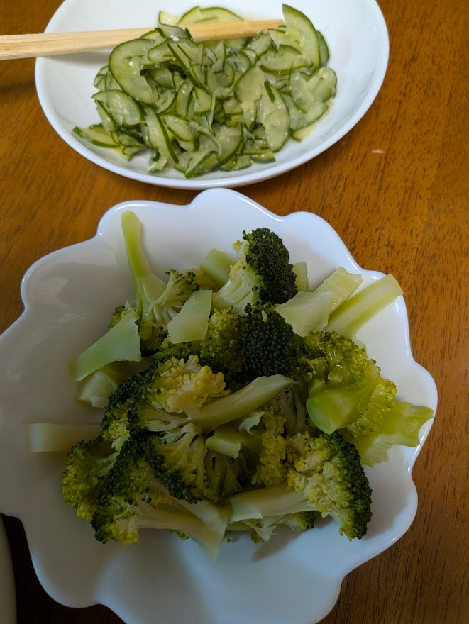 ごはんに目玉焼き、豆腐の味噌汁