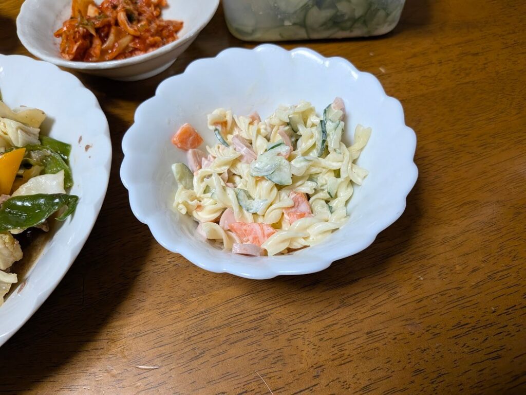マカロニサラダ。写真の分を全部食べました